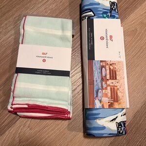 Vineyard Vines table runner and (4) cloth napkin set